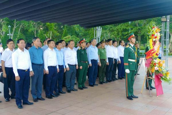 Tổng Bí thư, Chủ tịch nước Tô Lâm dâng hương tại Khu di tích đặc biệt Thành cổ Quảng Trị