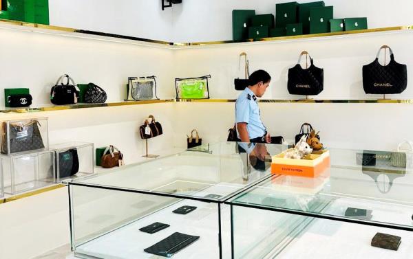 Xử phạt 32 triệu đồng đối với 3 trường hợp kinh doanh hàng giả