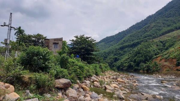 Nỗi lo sạt lở núi ở Hòa Bắc