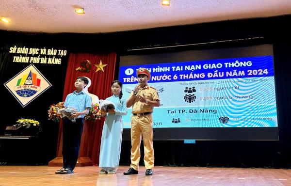 Đồng loạt ra quân thực hiện cao điểm bảo đảm TTATGT cho lứa tuổi học sinh