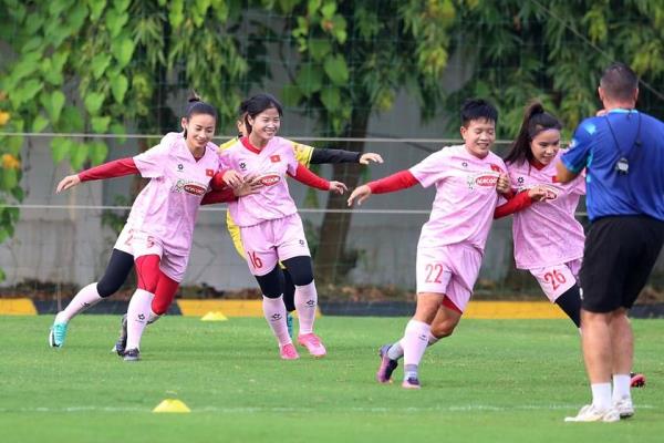 Sau lễ 1 ngày , đội tuyển nữ Việt Nam xuất ngoại du đấu