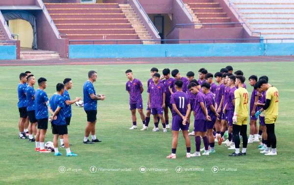 U17 Việt Nam loại Thái Hiếu, Đức Nhật và Văn Phúc