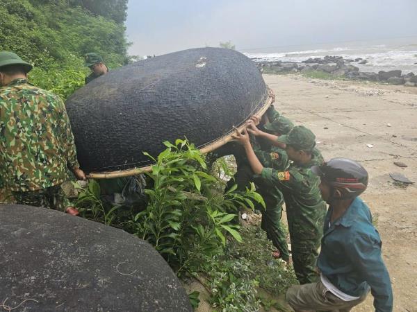Sáng 27-10, Quảng Trị mưa trắng trời, gió mạnh, sóng lớn