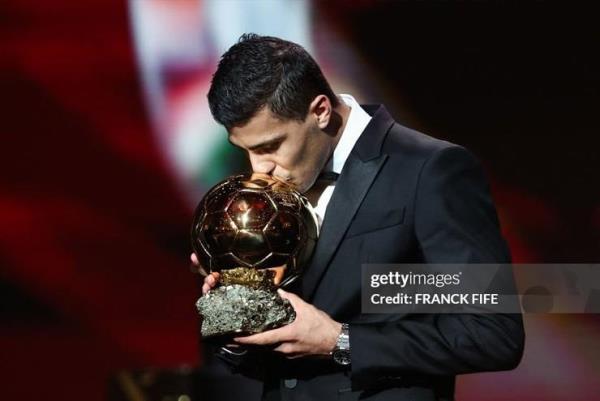 Rodri đoạt danh hiệu Quả bóng vàng 2024