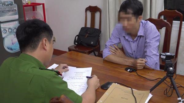 Hacker thọc tay vào máy chủ