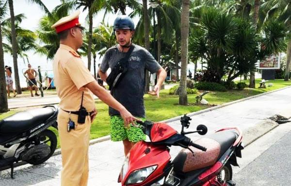 Đẩy mạnh tuyên truyền quy định Không giao xe cho người không đủ điều kiện điều khiển phương tiện tham gia giao thông