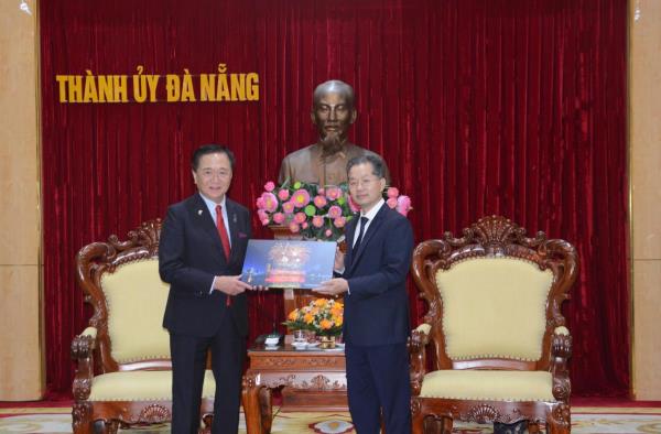 Bí thư Thành ủy Đà Nẵng Nguyễn Văn Quảng tiếp Thống đốc tỉnh Kanagawa Nhật Bản Kuroiwa Yui