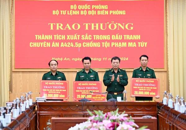 Trao thưởng lực lượng tham gia chuyên án A424.5p