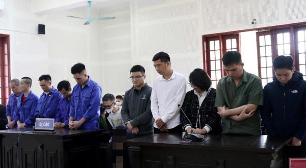 Xét xử nhóm tú ông online