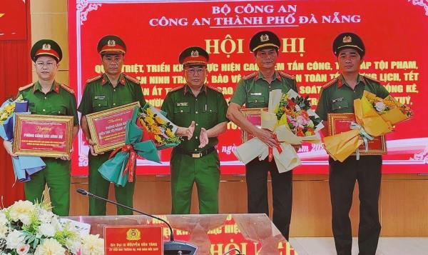 Chủ tịch UBND thành phố Đà Nẵng khen thưởng 20 tập thể có thành tích xuất sắc trong phòng ngừa, đấu tranh với các loại tội phạm