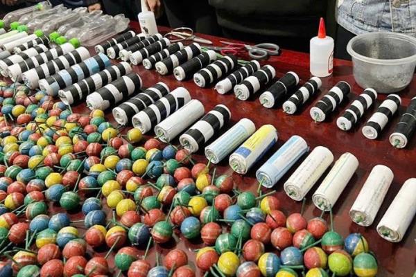 Trai làng tự chế pháo nổ