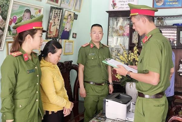 Chiếm đoạt hơn 2 tỷ đồng của người chơi, chủ hụi lãnh 8 năm tù