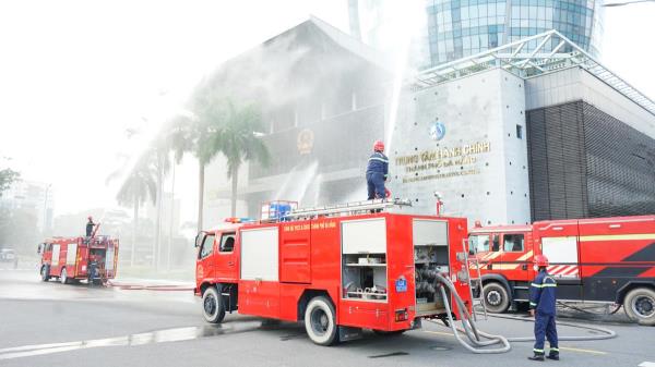 Diễn tập tình huống cháy kép sự cố cháy, nổ và cứu nạn tại Trung tâm Hành chính Đà Nẵng