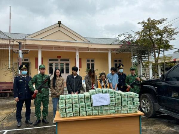 Bắt 5 đối tượng người nước ngoài vận chuyển 70kg ma túy qua cửa khẩu Nậm Cắn