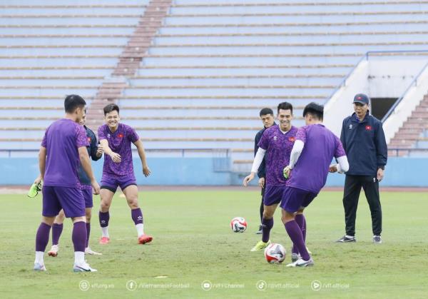 Việt Nam - Indonesia, 20 giờ ngày 15-12: Đánh chiếm ngôi đầu