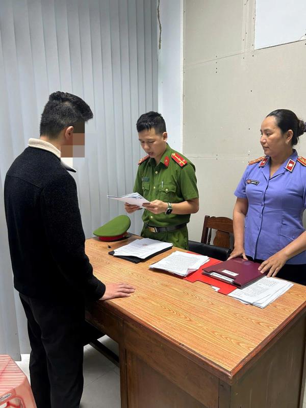 Liên tiếp bắt 2 vụ buôn bán thuốc lá lậu