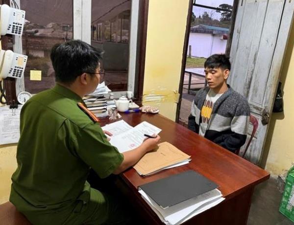 Dùng sổ đỏ giả lừa tiền thật