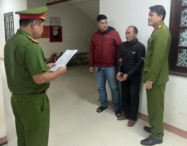 Tạm giữ hình sự tài xế không chấp hành hiệu lệnh khi chạy vào đường cấm