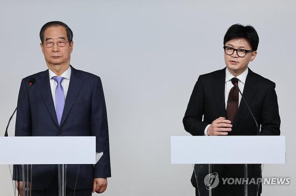 Sóng gió bủa vây Tổng thống Hàn Quốc dù thoát luận tội