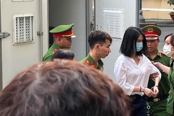 Người mẫu Ngọc Trinh bị tuyên án 1 năm tù treo