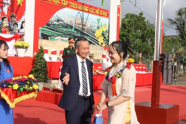 Nữ Cử nhân chuyên ngành Báo chí tham gia nghĩa vụ quân sự