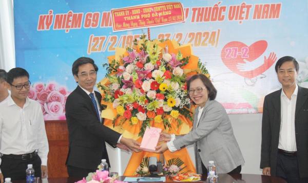 Lãnh đạo TP Đà Nẵng thăm, chúc mừng Ngày Thầy thuốc Việt Nam