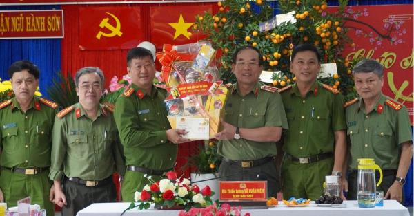 Giám đốc CATP thăm, chúc Tết lãnh đạo, CBCS Công an quận Ngũ Hành Sơn