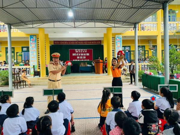 Đẩy mạnh tuyên truyền an toàn giao thông tại trường học