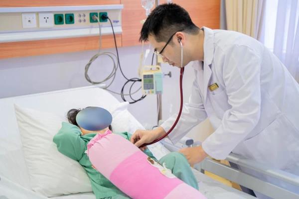 Phẫu thuật nội soi toàn bộ chữa bệnh tim bẩm sinh cho bệnh nhi 3 tuổi