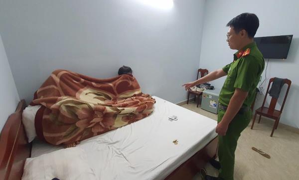 Vừa môi giới vừa bán dâm