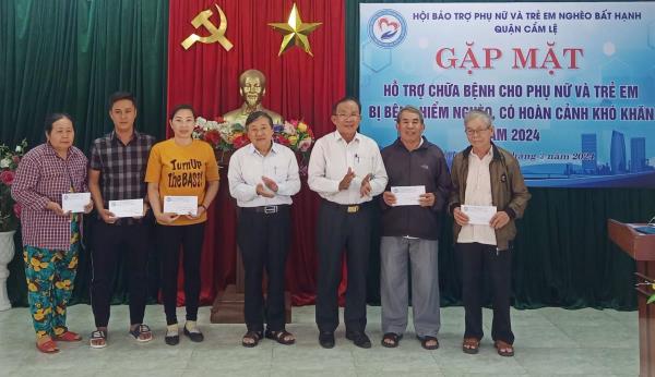 Hỗ trợ kinh phí chữa bệnh cho phụ nữ và trẻ em nghèo quận Cẩm Lệ