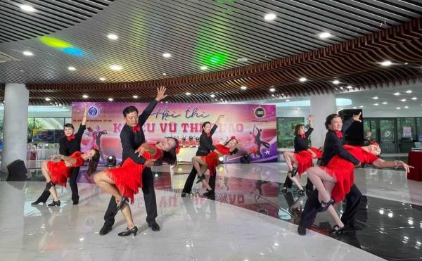 Sôi nổi Hội thi Khiêu vũ thể thao quận Hải Châu