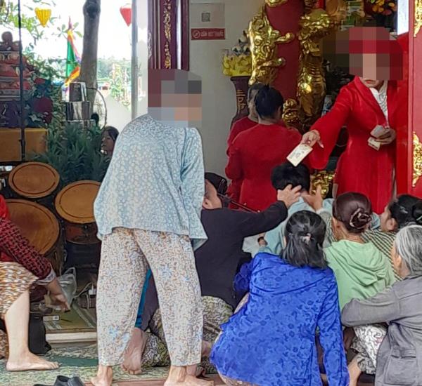 Đầu năm đi bói ra ma, cầu ra nợ