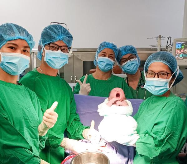 Xử trí thành công sản phụ có bệnh lý hiếm gặp khi mang thai