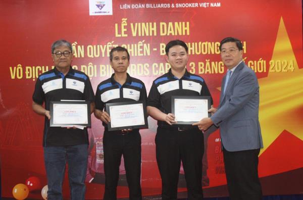 Vinh danh Trần Quyết Chiến và Bao Phương Vinh vô địch đồng đội Billiards Carom 3 băng thế giới