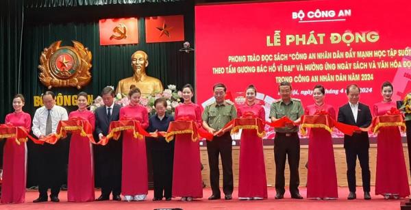 Bộ Công an phát động phong trào đọc sách năm 2024 trong CAND