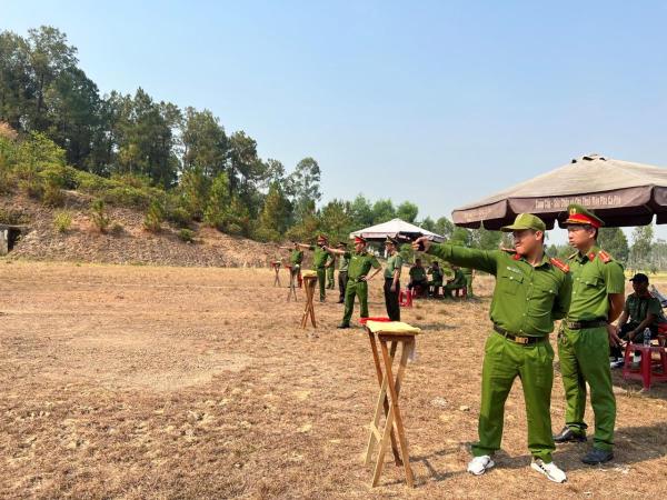 Công an xã phường thi bắn súng quân dụng