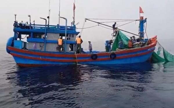 Ngặn chặn và xử lý nhiều tàu cá ngoại tỉnh khai thác trái tuyến