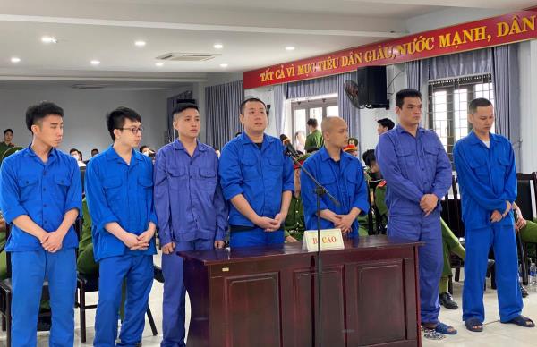 Bênh em gái xã hội kéo băng nhóm đi chém đối thủ