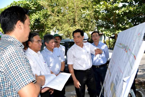 Cần khắc phục tình trạng bàn giao mặt bằng kiểu da beo