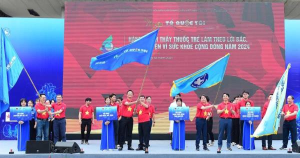 Hàng nghìn thầy thuốc trẻ ra quân tình nguyện vì sức khỏe cộng đồng