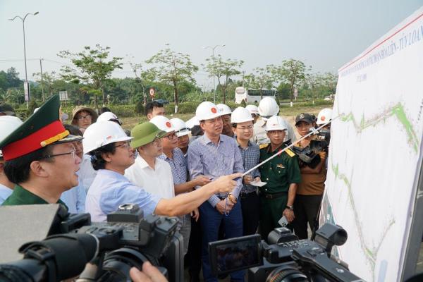 Lập tổ công tác gỡ vướng giải phóng mặt bằng tại dự án cao tốc Hòa Liên - Túy Loan