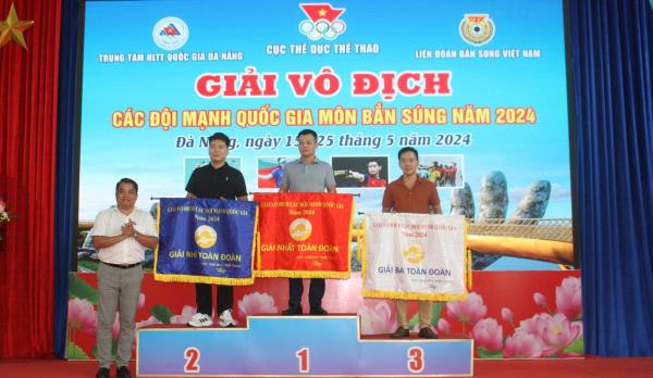 Đoàn Quân đội Nhất toàn đoàn