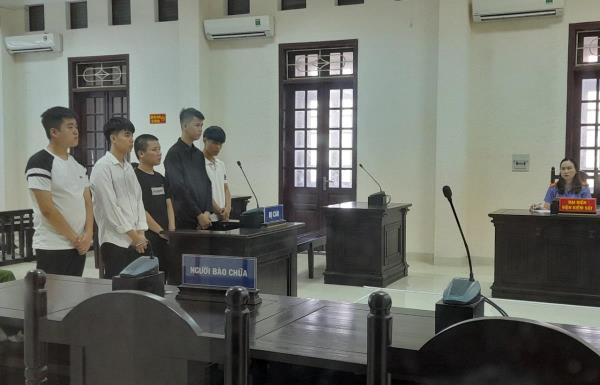 Thiếu niên 16 tuổi móc nối nhiều thanh niên rửa tiền lừa đảo qua mạng