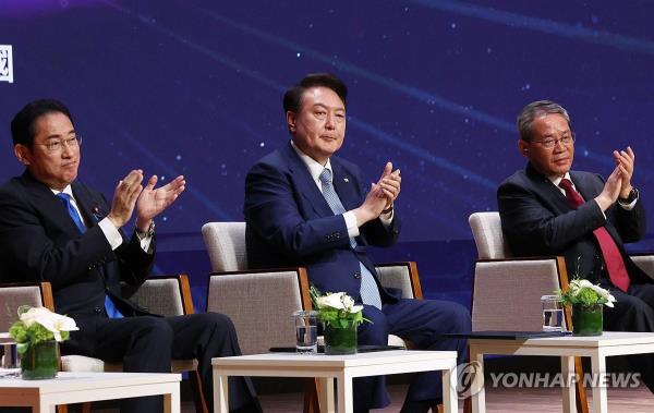 Nhấn mạnh mục tiêu củng cố hợp tác ba bên