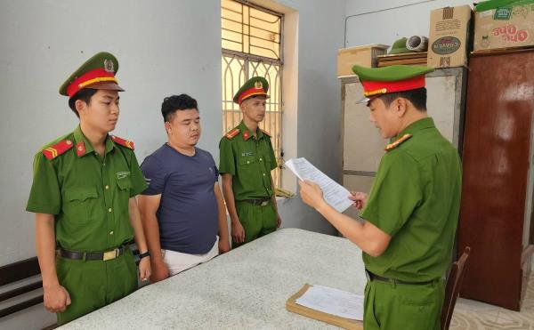 Lừa chạy giấy tờ xe để chiếm đoạt tiền