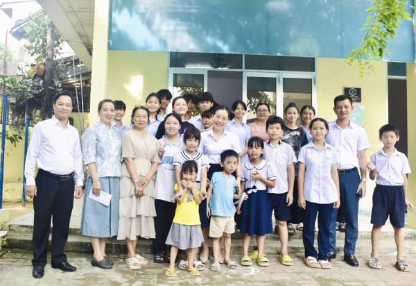 Lãnh đạo UBND, UBMTTQ thành phố Đà Nẵng thăm, tặng quà cho trẻ em nhân Ngày Quốc tế thiếu nhi