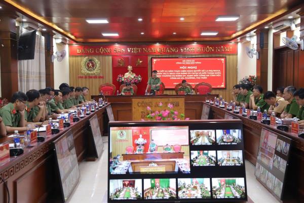 Đối thoại giữa Ban Thường vụ Đảng ủy, Giám đốc Công an tỉnh với Công an xã, phường, thị trấn