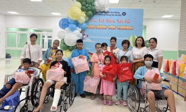 Bệnh viện Đà Nẵng tổ chức chương trình Gian hàng yêu thương nhân ngày Quốc tế Thiếu nhi 1-6