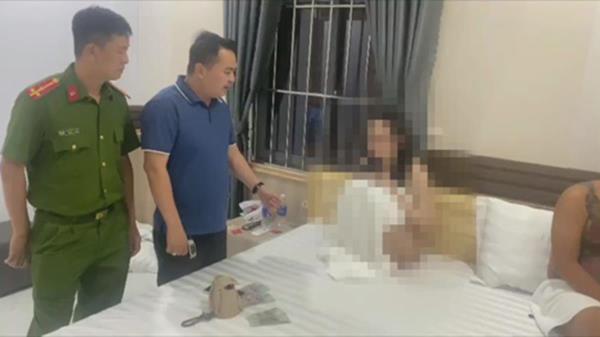 Nữ nhân viên spa cầm đầu đường dây bán dâm